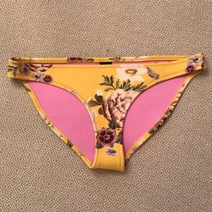 Triangl- ‘Delilah’ regular coverage bikini bottom